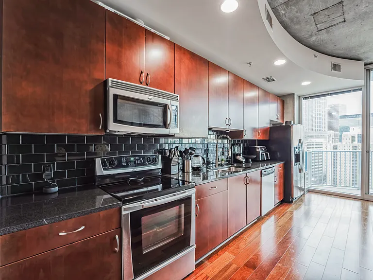 400 W Peachtree St NW #2810 — Photo 3