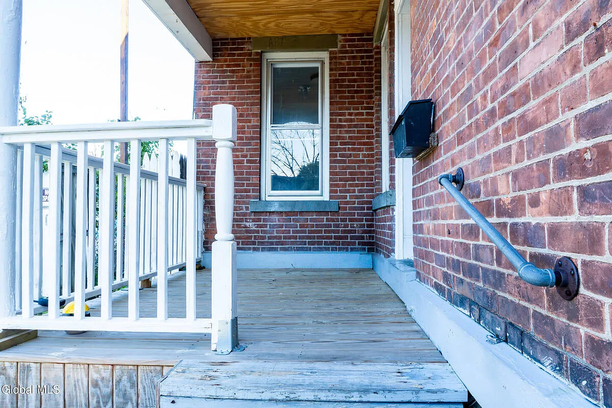 2 bed, 1.0 bath, 1203 sqft, $1,600 — Photo 4