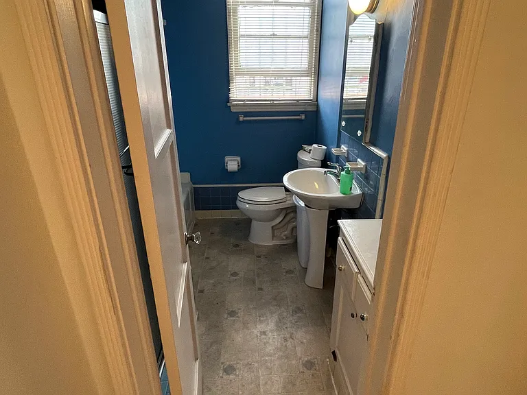 139 S Sweetzer Ave — Photo 14