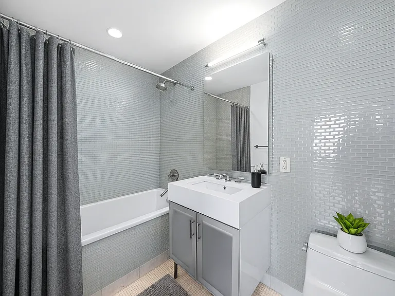 1113 York Ave #32E — Photo 9