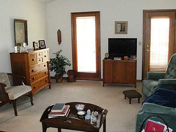2nd image of 519 Somerset Dr