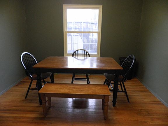 3rd image of 504 Valewood Ct