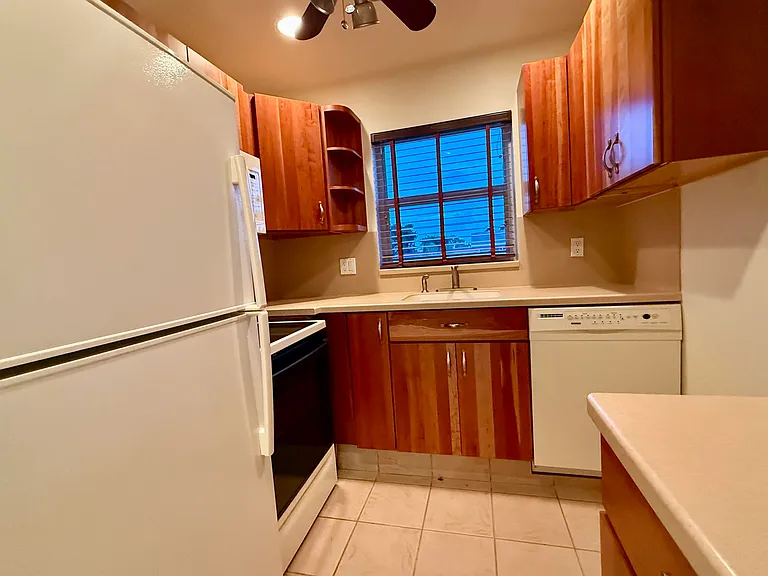 22 Andover E #A — Photo 1