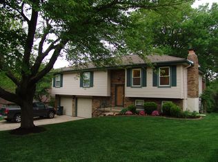 10706 NW Verlin Dr, Parkville, MO 64152