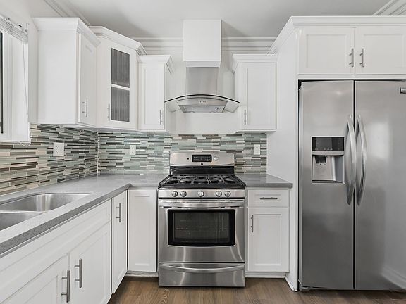 3rd image of 906 W 41st St #906A