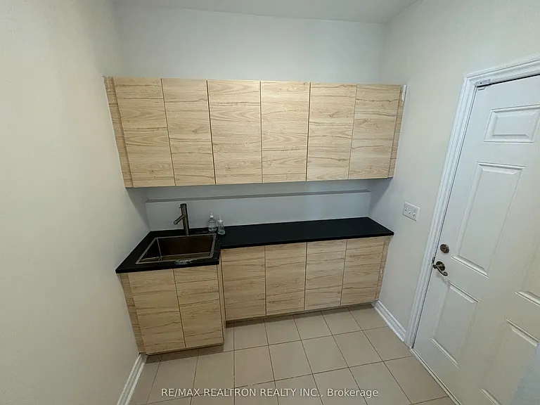 511 William Forster Rd — Photo 12