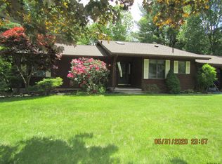 45 Rip Van Ln, Saratoga Springs, NY 12866