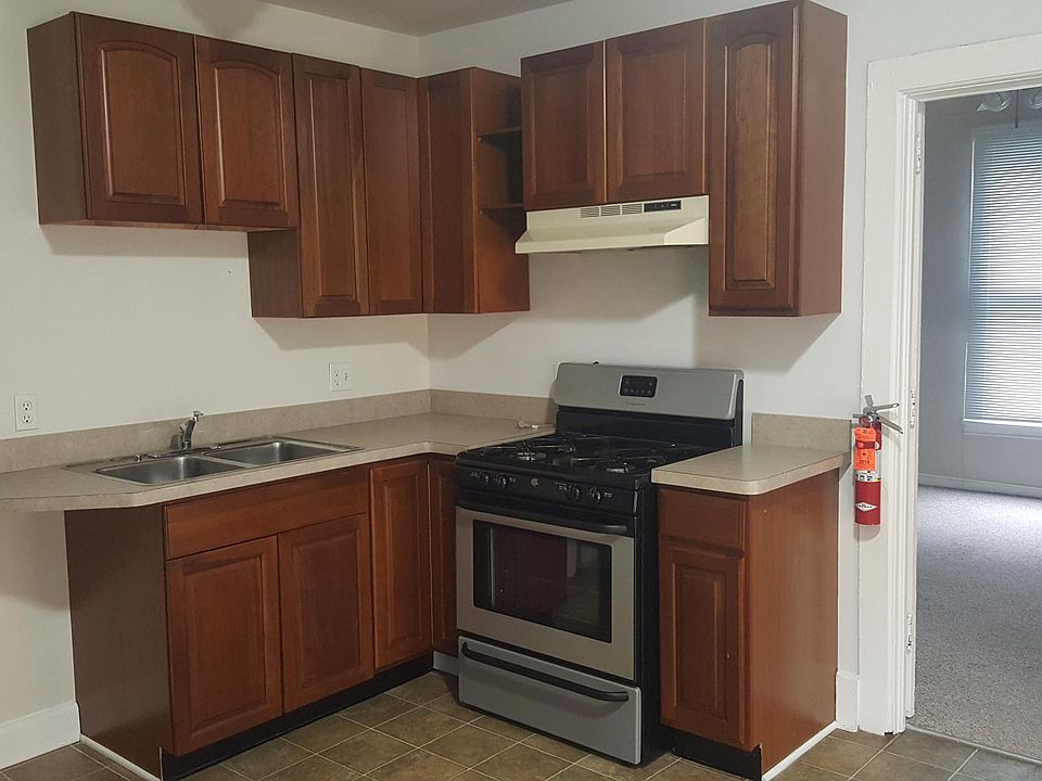 2nd image of 508 Pearl St APT 4