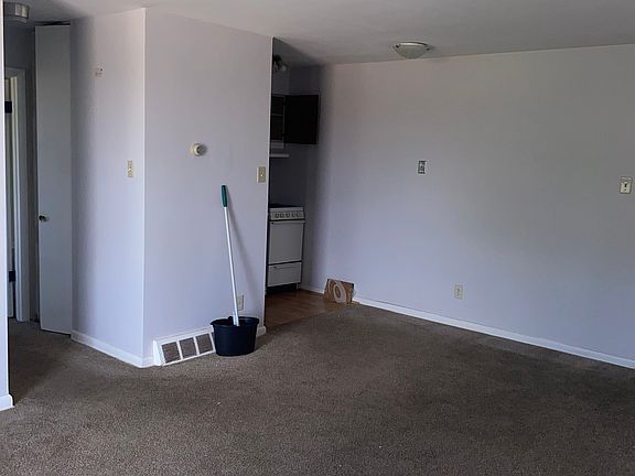 4th image of 7670 Brockton Rd #207
