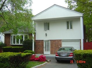 8 Spruceton St, Selden, NY 11784