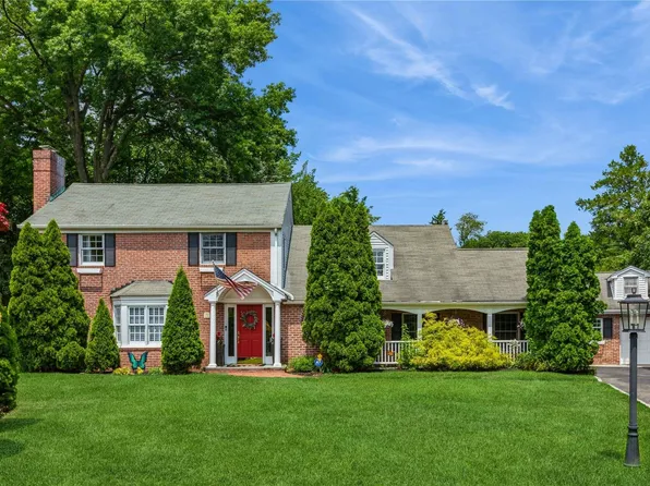 15 Shadow Lane, East Williston, NY 11596