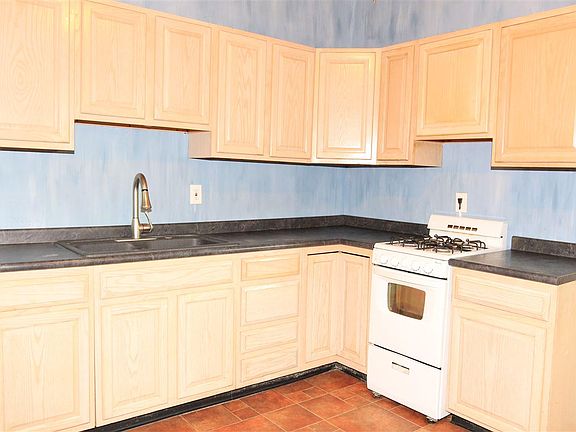 2nd image of 1221 Parkway Ave