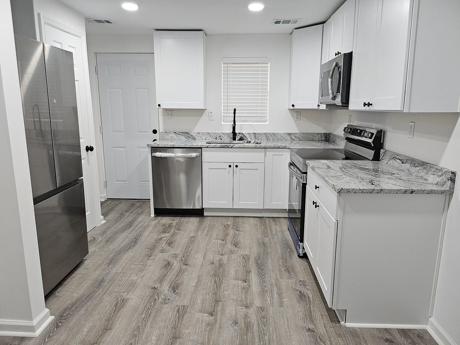 2 bed, 672 sqft, $1,700 — Photo 4