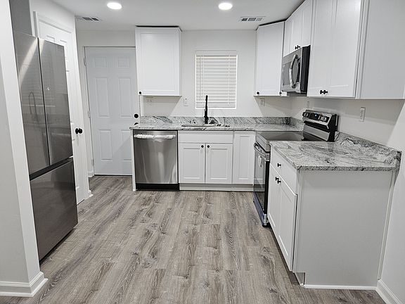 4th image of 1136 Cornwall St