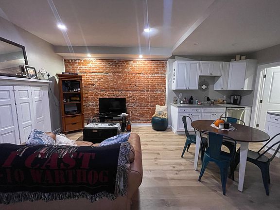 2nd image of 525 Northampton St APT 1