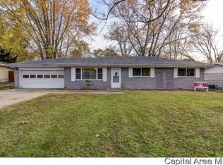 9 Birch Dr, Chatham, IL 62629