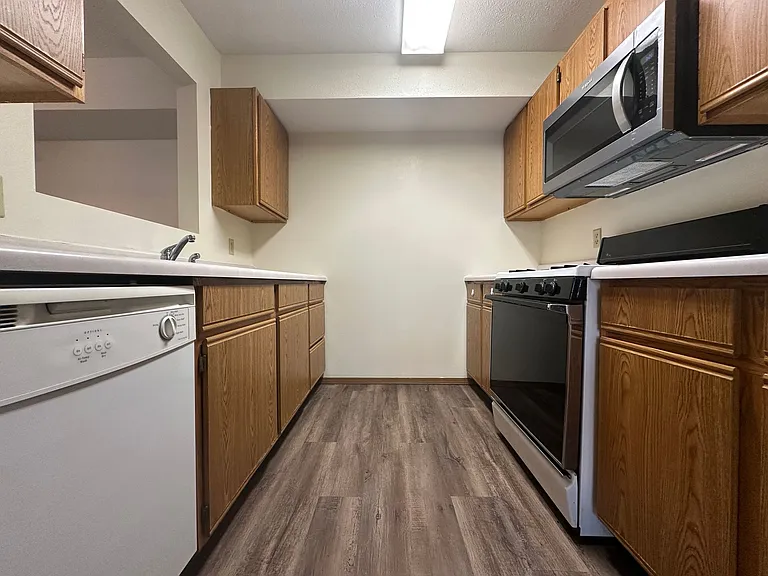 108 Oak Creek Plaza — Photo 13
