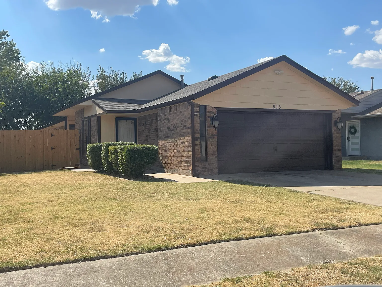 2 bed, 918 sqft, $1,200 — Photo 1
