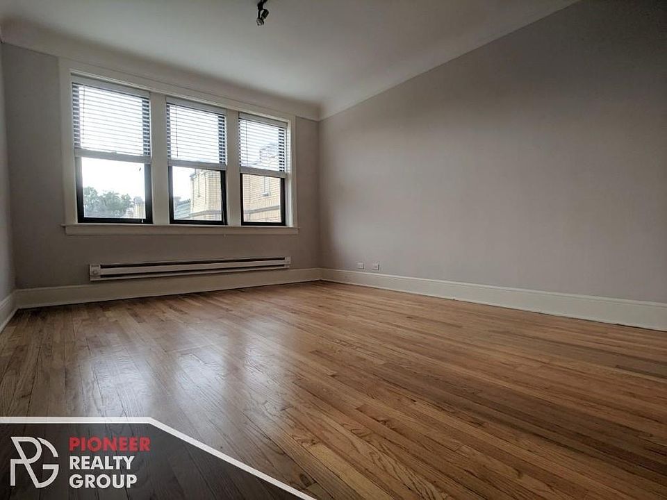 2nd image of 2317 N Rockwell St #2323D3