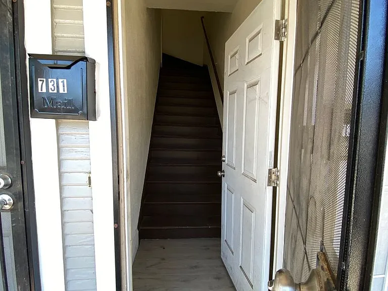 One Bedroom Apartment in Downtown Stockton — Photo 3