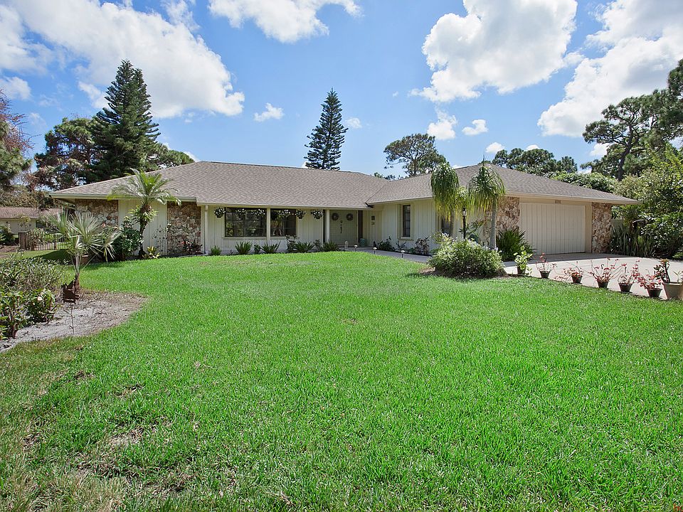 CBS,POOL,1+ ACRE EAST OF 95