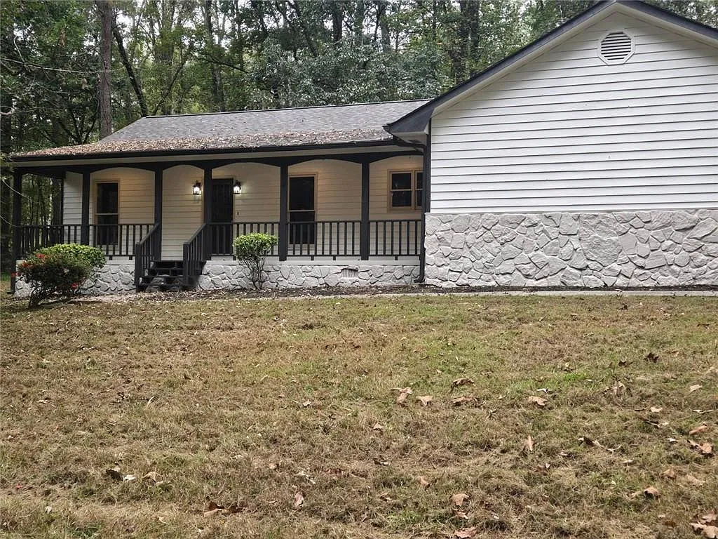 3 bed, 2.0 bath, 2174 sqft, $2,200 — Photo 1