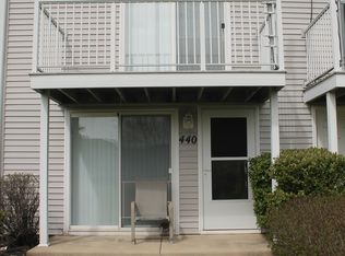 440 Meadow Green Ln #440, Round Lake, IL