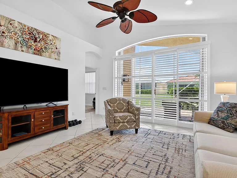 7116 Cataluna Cir — Photo 9