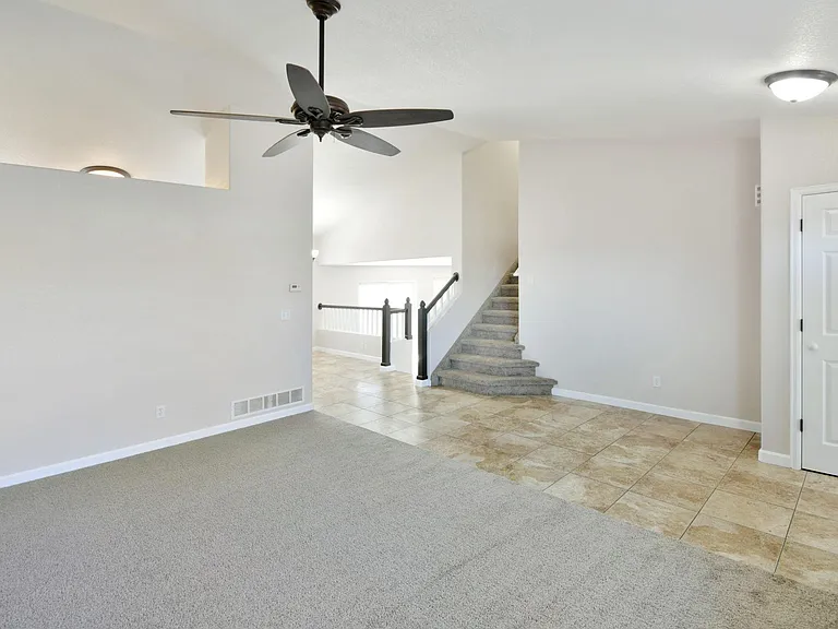 1194 Eagle Dr — Photo 5