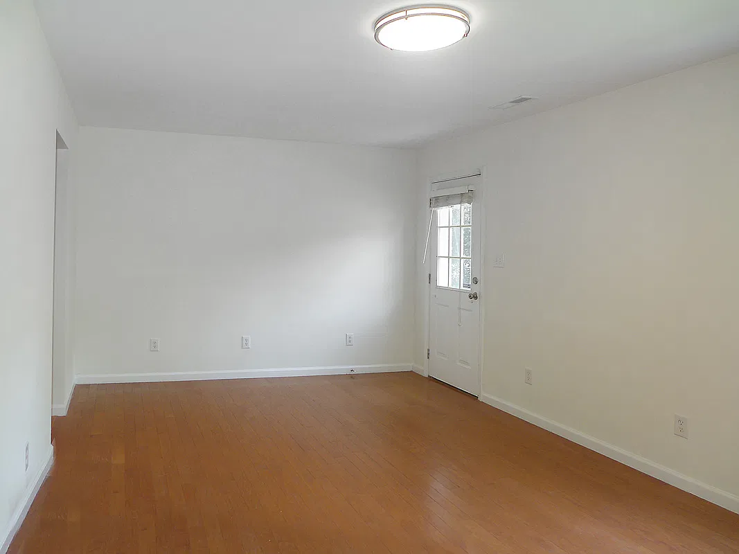 4 bed, 2.5 bath, 1265 sqft, $3,200 — Photo 2