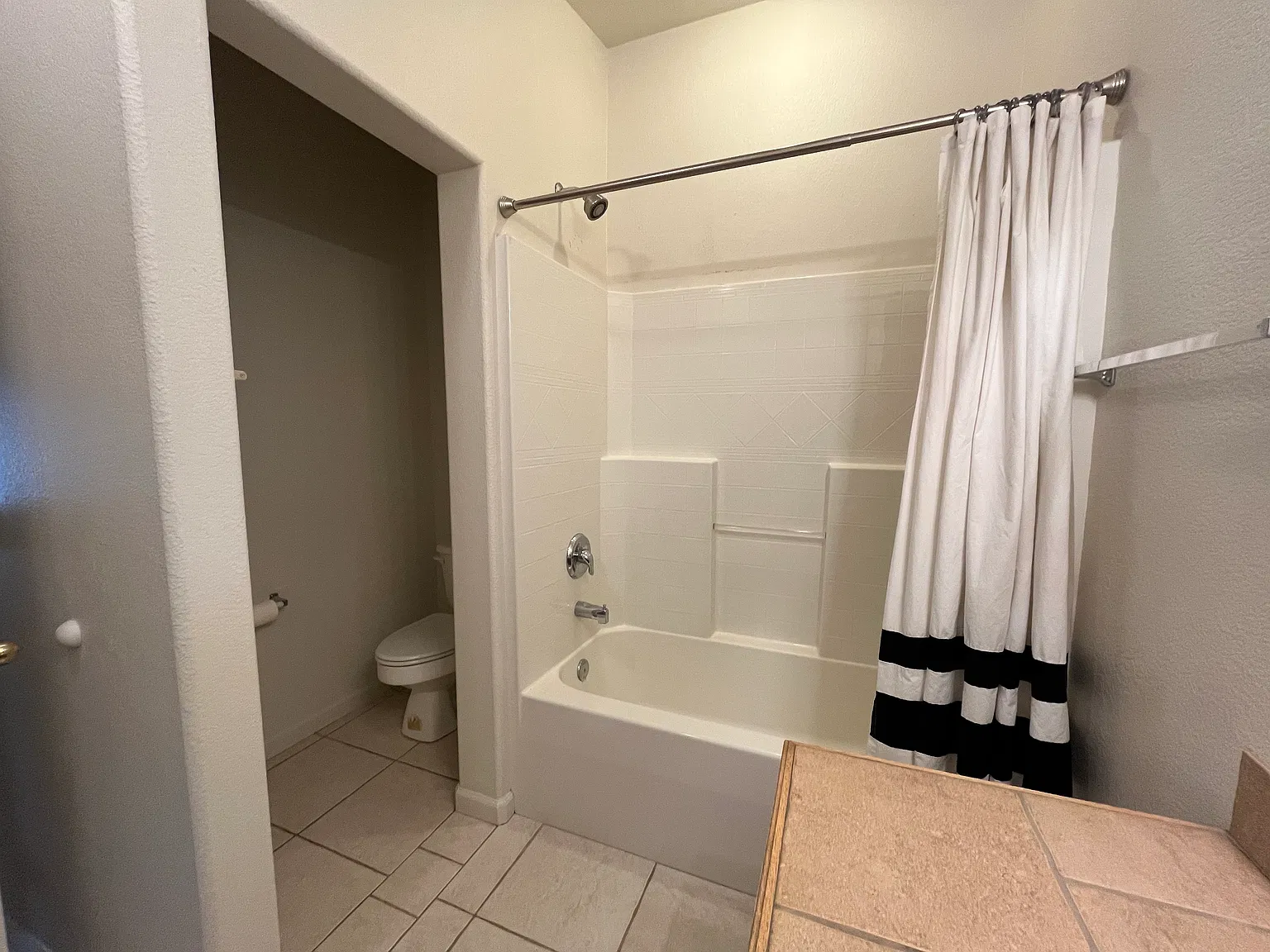 4 bed, 2.5 bath, 1710 sqft, $2,500 — Photo 2