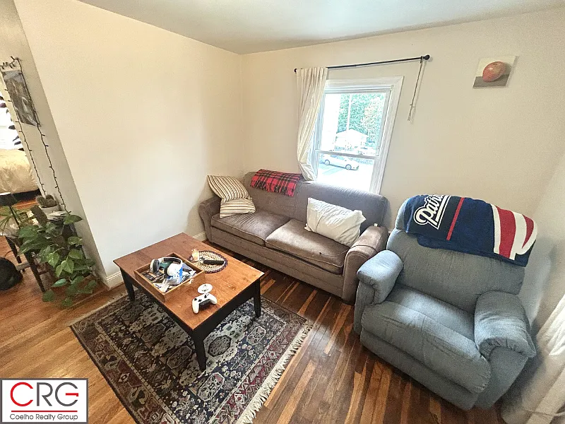 2 bed, 600 sqft, $2,400 — Photo 3
