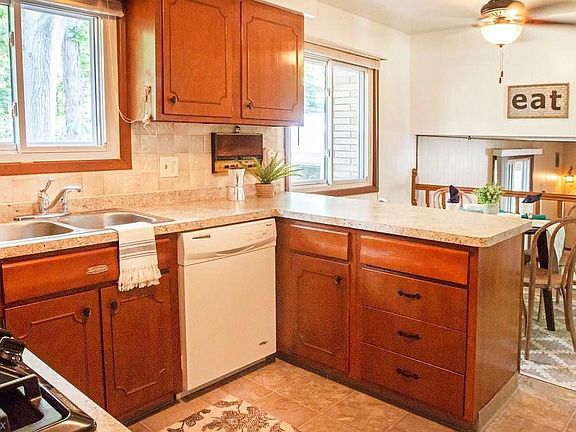 2nd image of 7433 Stonybrook Dr