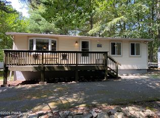 136 Lake Dr, Dingmans Ferry, PA