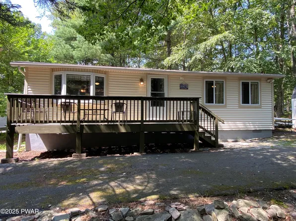 136 Lake Dr, Dingmans Ferry, PA 18328
