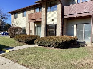 7590 Manor Cir APT 102, Westland, MI 48185