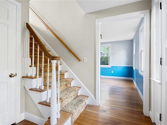 4th image of 56 Glendale Cir