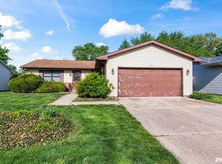 1913 Scarbrough Rd, Springfield, IL 62702