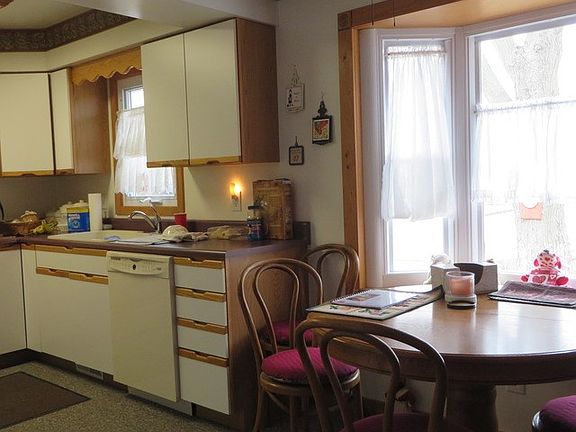 5th image of 104 N Griffin St
