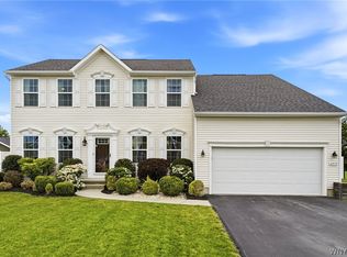 4973 Devonshire Ln, Lockport, NY 14094