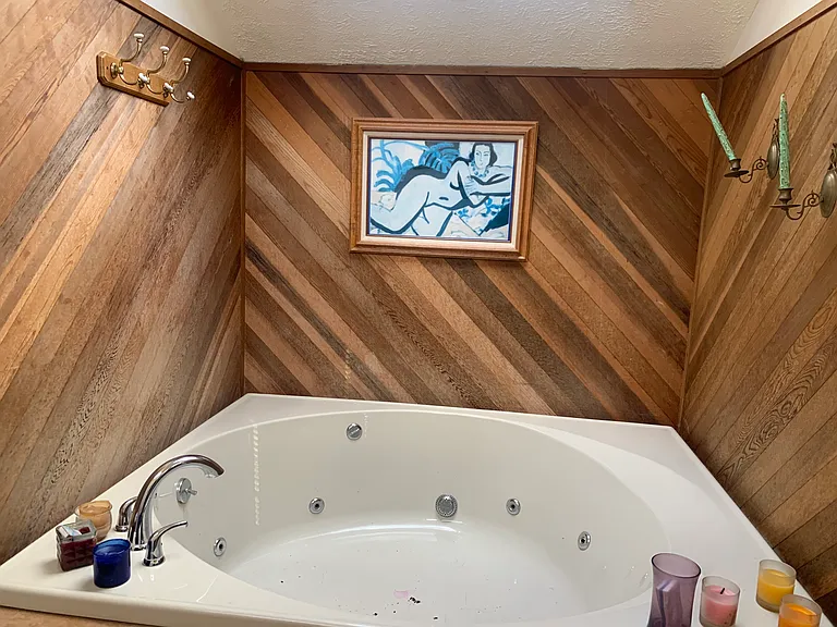 244 Surrey Dr — Photo 13