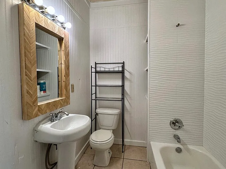 23723 Railroad Ave #A — Photo 4