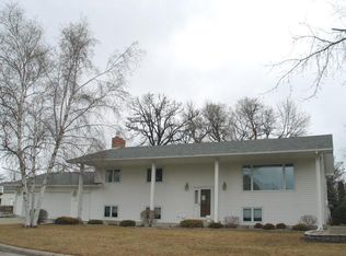 1730 19th St NW, East Grand Forks, MN 56721