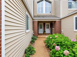 1756 Highview Circle Ct, Ballwin, MO 63021