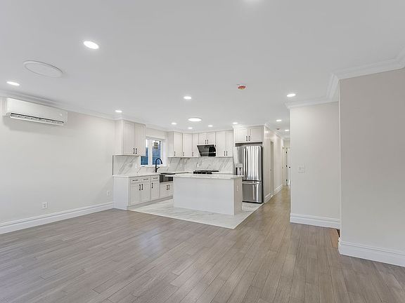 5th image of 14618 Laburnum Ave