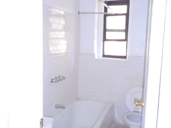 5th image of 309 Franklin Ave #2