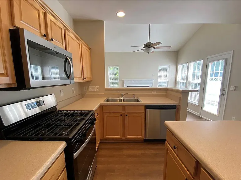 12814 Bullock Greenway Blvd — Photo 11