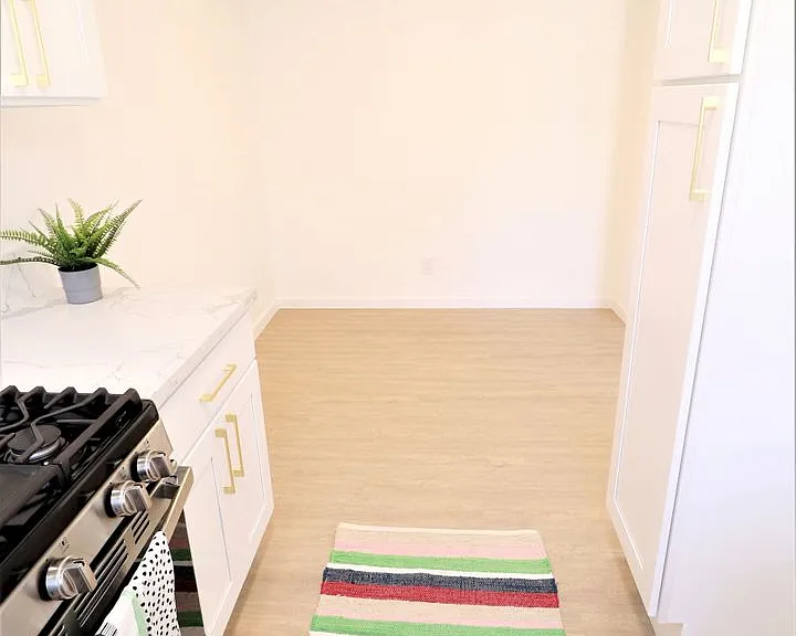 2 Weeks Free! Remodeled 1-Bedroom — Photo 19