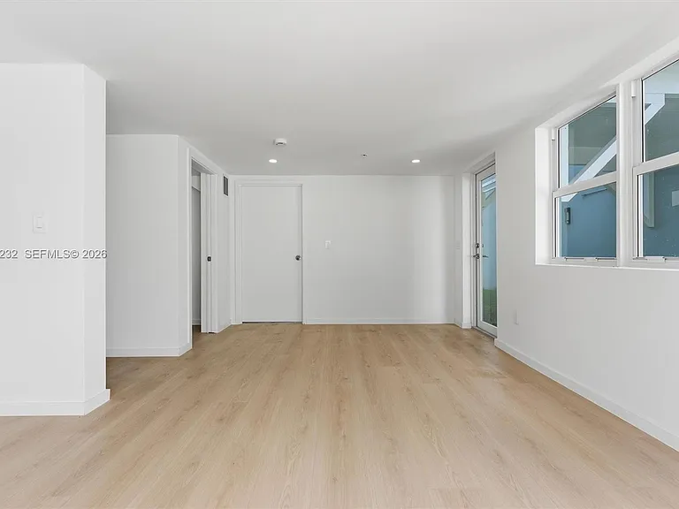 824 SE 12th Ct #850 — Photo 26