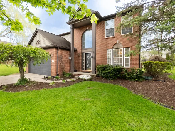 399 Quail Ridge Ct, Waterford, MI 48327